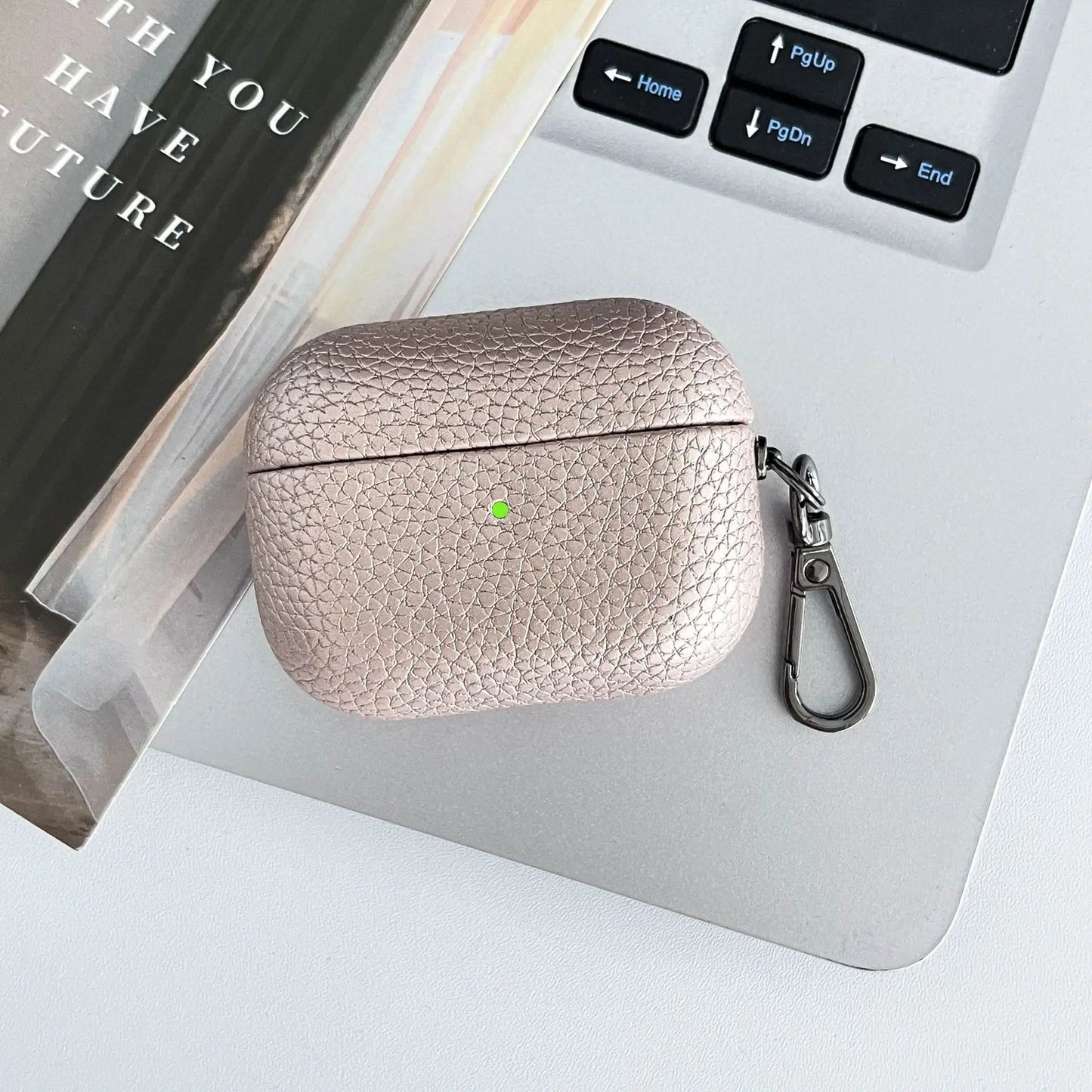 Airpod Pro 4 case made of PU leather – With name or initial engraving – Stylish and creative