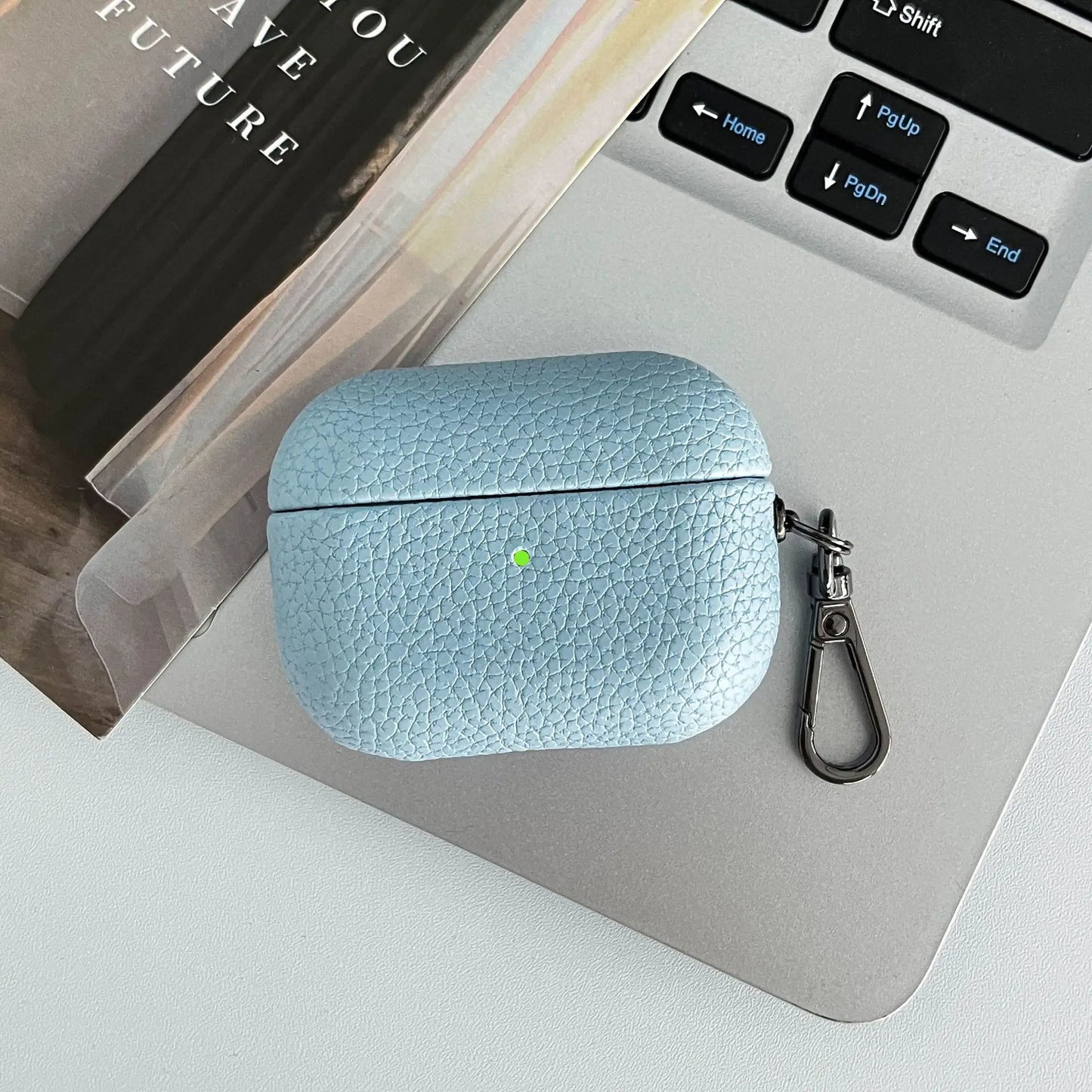 Airpod Pro 4 case made of PU leather – With name or initial engraving – Stylish and creative