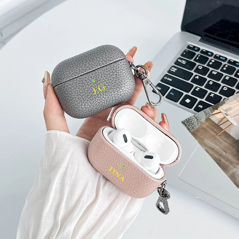 Airpod Pro 4 case made of PU leather – With name or initial engraving – Stylish and creative