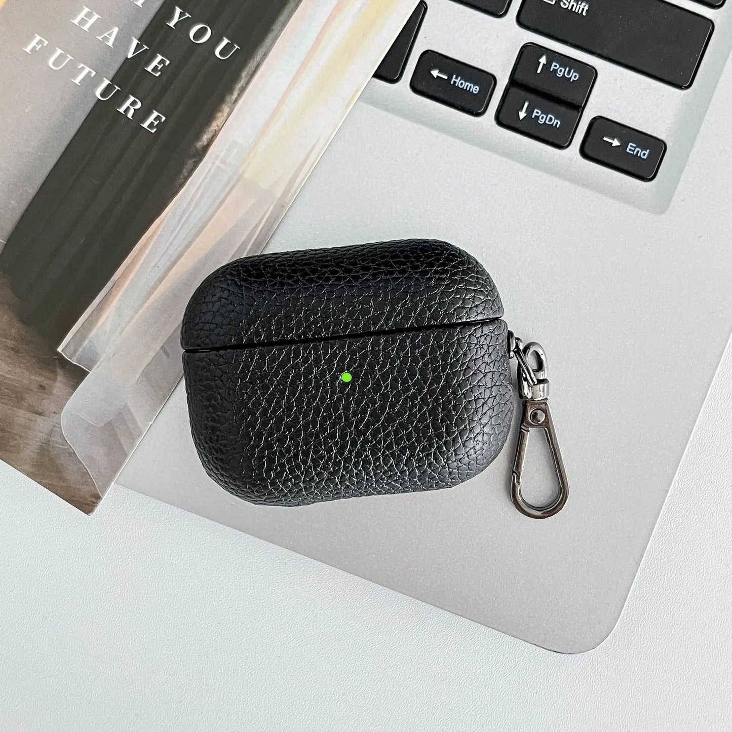 Airpod Pro 4 case made of PU leather – With name or initial engraving – Stylish and creative