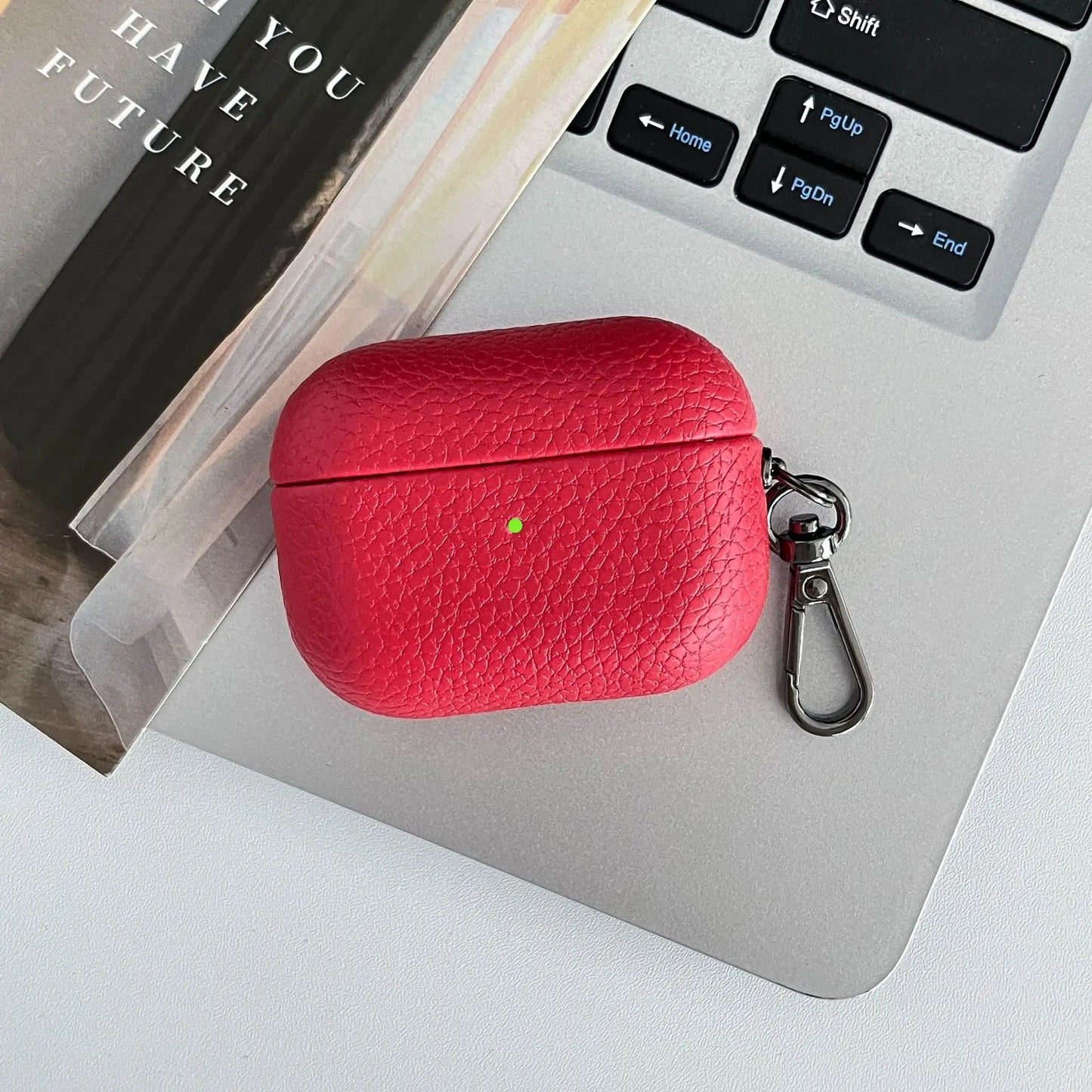 Airpod Pro 4 case made of PU leather – With name or initial engraving – Stylish and creative
