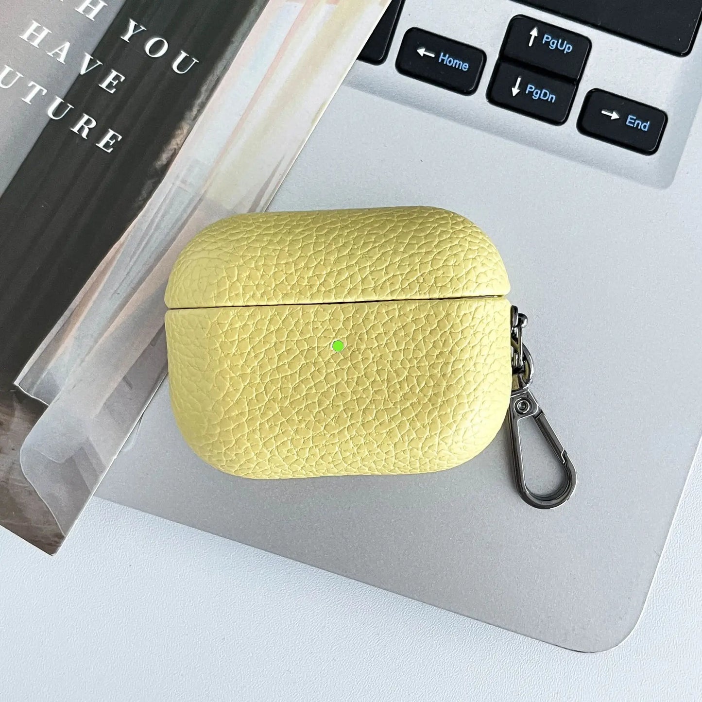 Airpod Pro 4 case made of PU leather – With name or initial engraving – Stylish and creative