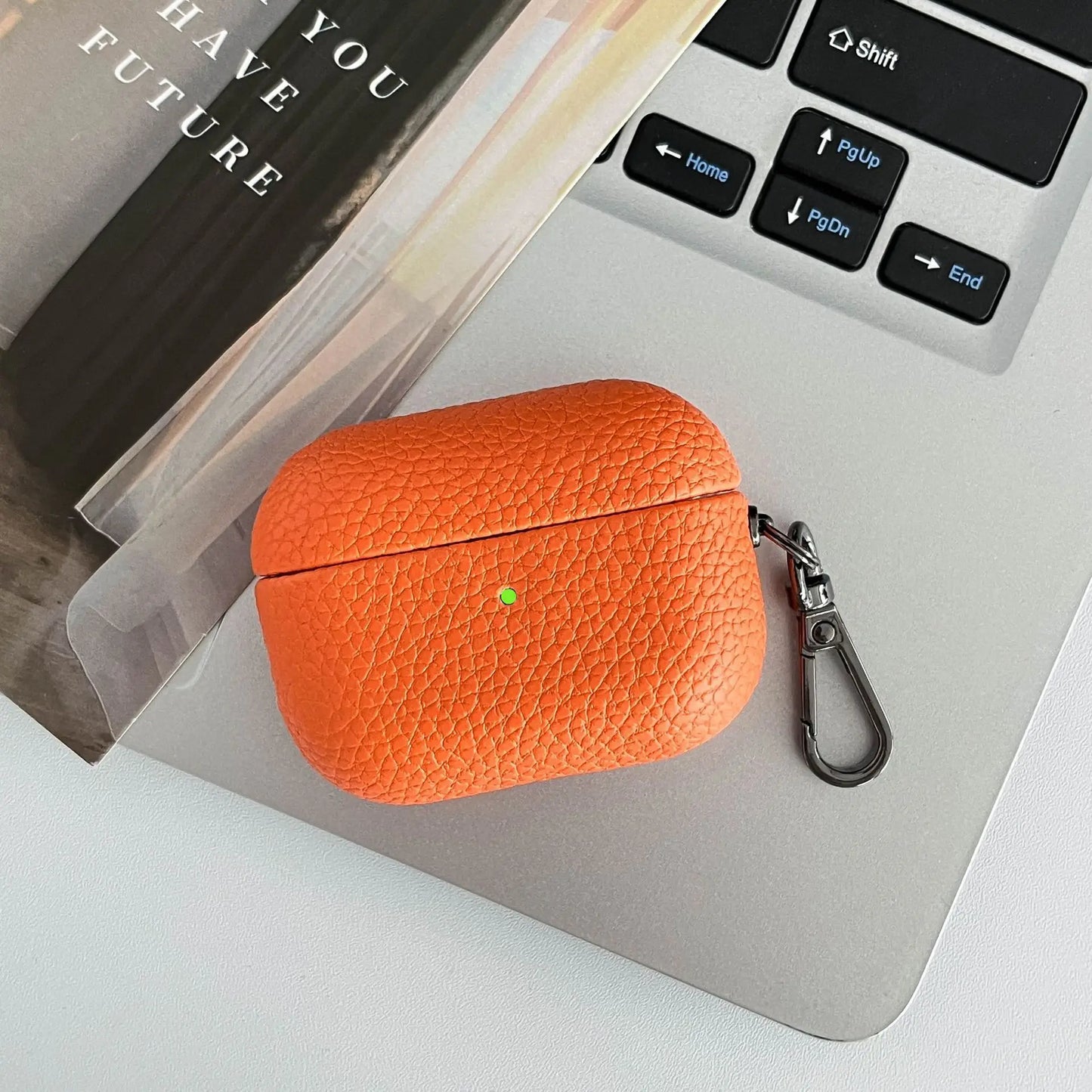 Airpod Pro 4 case made of PU leather – With name or initial engraving – Stylish and creative